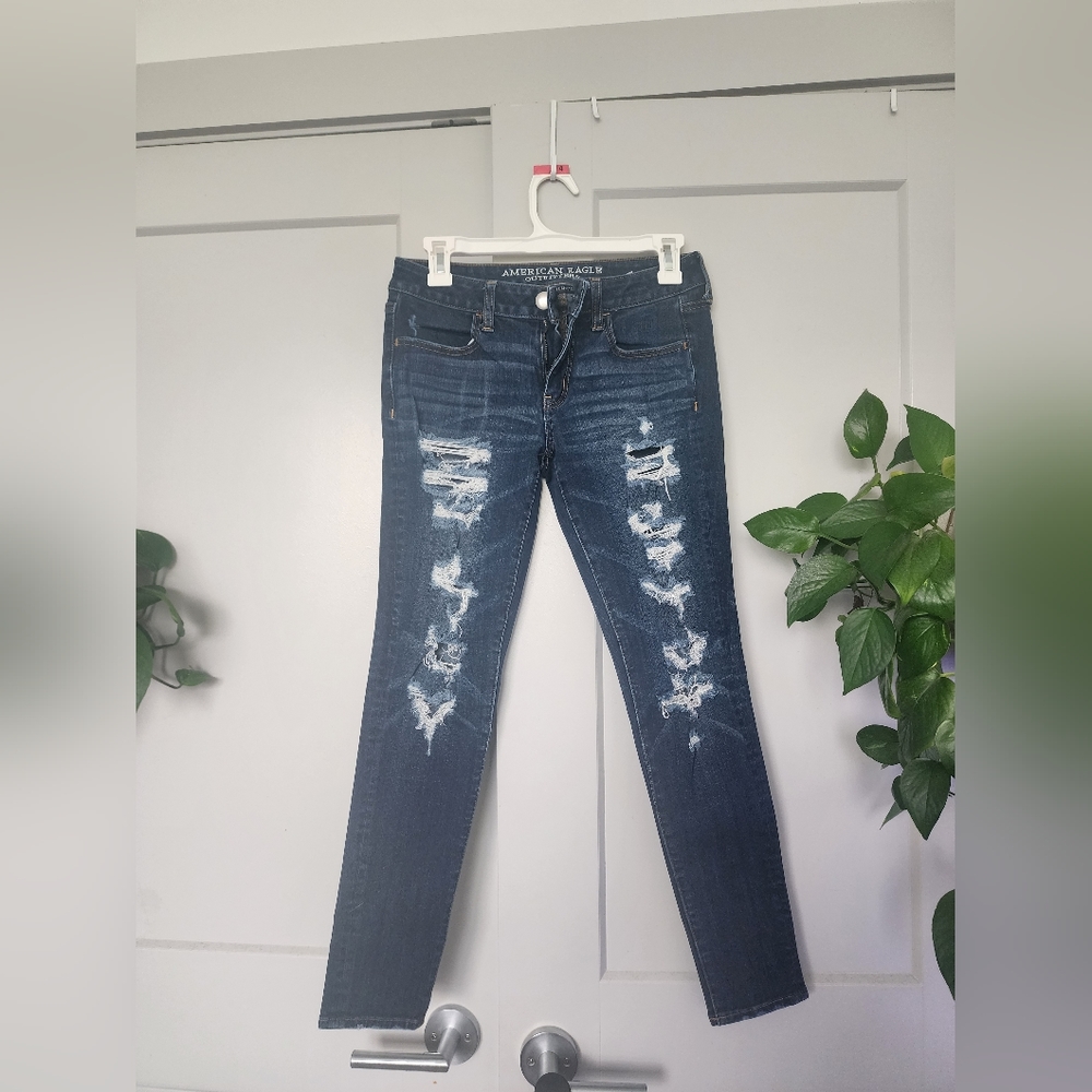American Eagle ripped super stretch skinny jeans size 4